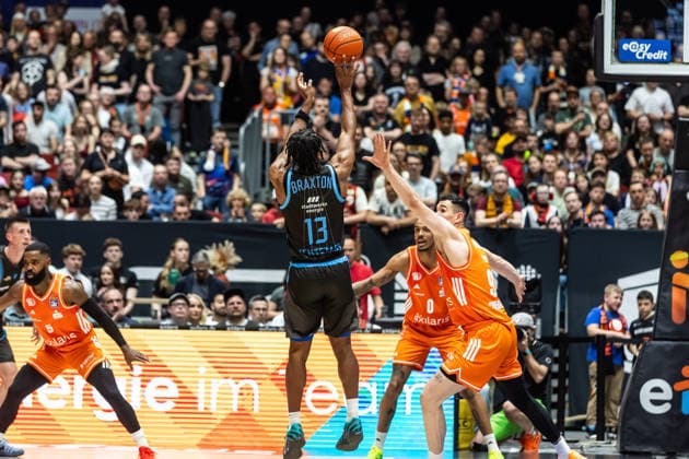 GER, easy Credit Basketball Bundesliga, 23 Matchday, Niners Chemnitz Science City Jena 18 04 2026, Fair, Chemnitz, GER, easy Credit Basketball Bundesliga, 23 Matchday, Niners Chemnitz Science City Jena Keith Braxton Jr Science City Jena, 13 Photo Alexander Trienitz Chemnitz Fair Saxony Germany