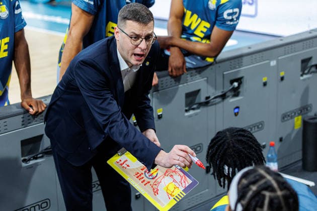 Lazar Spasic EWE Baskets Oldenburg, Coach , single picture, single photo, portrait, portraet, BMA365 Bamberg Baskets vs EWE Baskets Oldenburg, Basketball, easyCredit BBL, Matchday 30, 18 04 2026 BMA365 Bamberg Baskets vs EWE Baskets Oldenburg, Basketball, easyCredit BBL, Matchday 30, 18 04 2026 Bamberg Copyright: xEibner-Pressefoto G.xSantemizx EP_EER