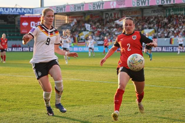 18 04 2026, Ried im Innkreis, AUT, On the road in Upper Austria, Football, FIFA World Cup Qualification Women, Austria vs. Germany, in the picture Lea Schüller, Chiara D Angelo, AUT,
