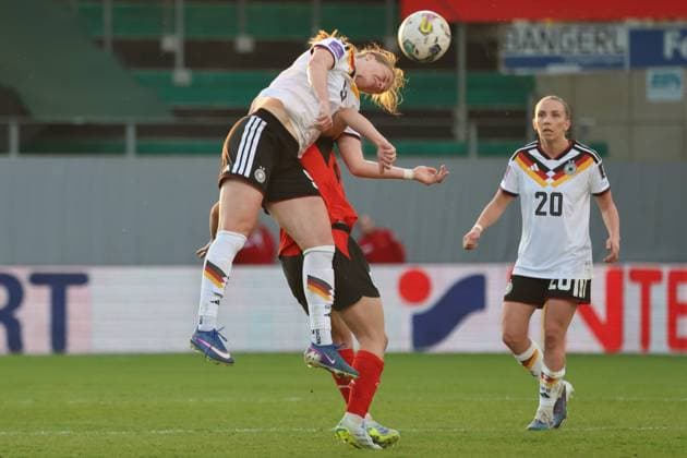 18 04 2026, Ried im Innkreis, AUT, On the road in Upper Austria, Football, FIFA World Cup Qualification Women, Austria vs. Germany, in the picture Lea Schüller, Elisa Senß, DFB,
