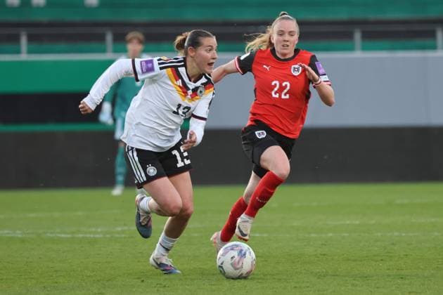 18 04 2026, Ried im Innkreis, AUT, On the road in Upper Austria, Soccer, FIFA World Cup Qualification Women, Austria vs. Germany, in the picture Sydney Lohmann, Lisa Kolb, AUT,