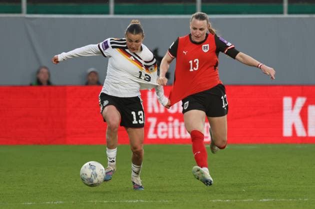 18 04 2026, Ried im Innkreis, AUT, On the road in Upper Austria, Football, FIFA World Cup Qualification Women, Austria vs. Germany, in the picture Virginia Kirchberger, AUT, Sydney Lohmann,