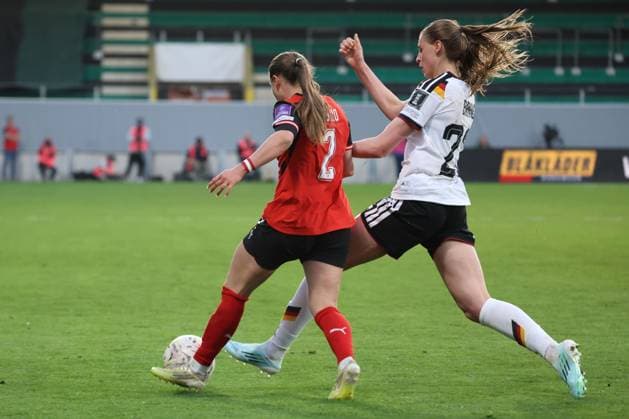 18 04 2026, Ried im Innkreis, AUT, On the road in Upper Austria, Football, FIFA World Cup Qualification Women, Austria vs. Germany, in the picture Chiara D Angelo, AUT, Elisa Senß, DFB,