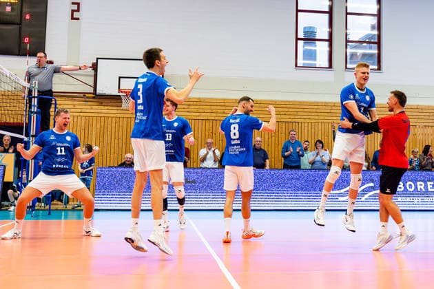 18 04 2026, GER, Volleyball, 2 BL Maenner Sued PlayOff Best of 2 mit Golden Set , Season 2025 2026, Blue Volleys Gotha Enervigo Volleys Dresden The Blue Volleys Gotha enter the final of the PlayOffs 2 Bundesliga, with in the picture Tim Wagner Blue Volleys Gotha , Christoph Assmann Blue Volleys Gotha , Ben Bierwisch Blue Volleys Gotha , Dominik Duchac Blue Volleys Gotha , Hannes Krochmann Blue Volleys Gotha , Len Spankowski Blue Volleys Gotha , Robert Werner Blue Volleys Gotha 99867 Gotha Sporthalle Sportanlage Ernesti Thüringen Germany