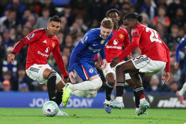 Cole Palmer of Chelsea is fouled by Ayden Heaven of Manchester United, ManU outside the box Chelsea v Manchester United, Football, Premier League, Stamford Bridge, London, UK - 18 04 2026 EDITORIAL USE ONLY No use with unauthorised audio, video, data, fixture lists, club league logos or live services. Online in-match use limited to 120 images, no video emulation. No use in betting, games or single club league player publications. Copyright: xAnthonyxHanc Shutterstockx 16835348ax