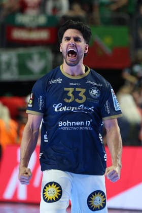 GER, Lanxess Arena Koeln, HBL, LIDL FINAL4, Men, 2 Semifinals Bergischer HC vs SC Magdeburg 18 04 2026, Lanxess Arena , Koeln , GER, Lanxess Arena Koeln, HBL, LIDL FINAL4, Men, 2 Semifinals Bergischer HC vs SC Magdeburg, in the picture BHC Eloy Morante Maldonado BHC 33 , is happy about the extension nordphotoxGmbHx xMeuter nph00351