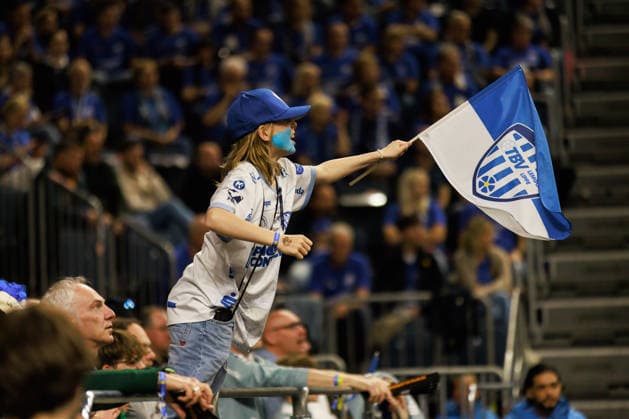 TBV Fan with flag GER, TBV Lemgo Lippe vs SC Magdeburg, Handball, DHB Pokal, LIDL Final4, Match for 3rd place, Match time 2025 2026, 19 04 2026, GER, TBV Lemgo Lippe vs SC Magdeburg, Handball, DHB Pokal, LIDL Final4, Match for 3rd place, Match time 2025 2026, 19 04 2026, Cologne Copyright: xEibnerxPressefoto OliverxSchmidtx EP_OST