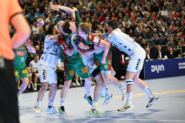 GER, Lanxess Arena Koeln, HBL, LIDL FINAL4, Men, Match for 3rd place, TBV Lemgo Lippe vs SC Magdeburg 19 04 2026, Lanxess Arena , Koeln , GER, Lanxess Arena Koeln, HBL, LIDL FINAL4, Men, Match for 3rd place, TBV Lemgo Lippe vs SC Magdeburg , in the picture it gets tight in front of the goal around Joel Willecke TBV Lemgo 24 , Tim Suton TBV Lemgo 23 , nordphotoxGmbHx xMeuter nph00351