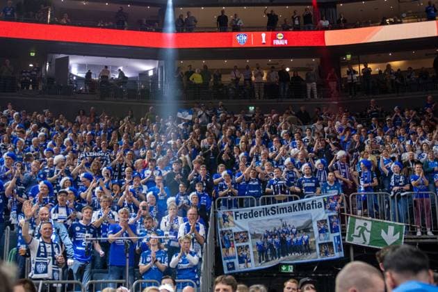TBV Lemgo Lippe, 3rd place, celebration with the fans, TBV Lemgo Lippe SC Magdeburg, DHB Pokal Maenner, Men, Matchday 6, Match for 3rd place, Daikin HBL, Lidl Final 4, 19 04 2026 Cologne NRW Germany Copyright: xkolbert-press MartinxWdziecznyx