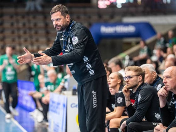 Norman Rentsch, Head Coach BSV Sachsen Zwickau gives instructions to his team, BSV Sachsen Zwickau vs Frisch Auf Goeppingen, Handball, 1 Bundesliga, Season 2025 2026, 19 04 2026 BSV Sachsen Zwickau vs Frisch Auf Goeppingen, Handball, 1 Bundesliga, Season 2025 2026, 19 04 2026 Zwickau Copyright: xMichaelxSchmidt Eibner-Pressefotx EP_MST