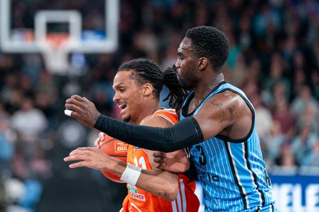 Alonzo Verge Jr RASTA Vechta, 11 dribbling against Osaro Rich Veolia Towers Hamburg, 03 , GER, Veolia Towers Hamburg vs RASTA Vechta, Basketball, Bundesliga, Matchday 30, Season 2025 2026, 19 04 2026 GER, Veolia Towers Hamburg vs RASTA Vechta, Basketball, Bundesliga, Matchday 30, Season 2025 2026, 19 04 2026 Hamburg Copyright: xEibner-Pressefoto MaxxVincenx EP_MVN
