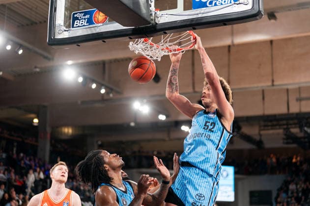 Zacharie Perrin Veolia Towers Hamburg, 52 on Dunk, GER, Veolia Towers Hamburg vs RASTA Vechta, Basketball, Bundesliga, Matchday 30, Season 2025 2026, 19 04 2026 GER, Veolia Towers Hamburg vs RASTA Vechta, Basketball, Bundesliga, Matchday 30, Season 2025 2026, 19 04 2026 Hamburg Copyright: xEibner-Pressefoto MaxxVincenx EP_MVN