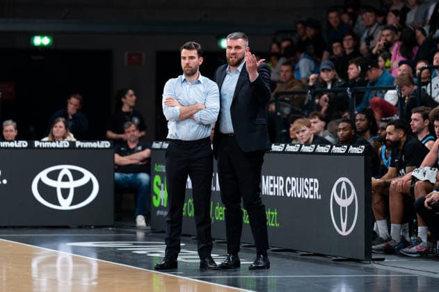 Benka Barloschky Veolia Towers Hamburg, coach and Stanley Witt Veolia Towers Hamburg, assistant coach disappointment disappointment, GER, Veolia Towers Hamburg vs RASTA Vechta, Basketball, Bundesliga, Matchday 30, Season 2025 2026, 19 04 2026 GER, Veolia Towers Hamburg vs RASTA Vechta, Basketball, Bundesliga, Matchday 30, Season 2025 2026, 19 04 2026 Hamburg Copyright: xEibner-Pressefoto MaxxVincenx EP_MVN