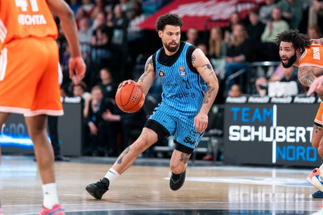 Devon Daniels Veolia Towers Hamburg, 21 on the dribble, GER, Veolia Towers Hamburg vs RASTA Vechta, Basketball, Bundesliga, Matchday 30, Season 2025 2026, 19 04 2026 GER, Veolia Towers Hamburg vs RASTA Vechta, Basketball, Bundesliga, Matchday 30, Season 2025 2026, 19 04 2026 Hamburg Copyright: xEibner-Pressefoto MaxxVincenx EP_MVN