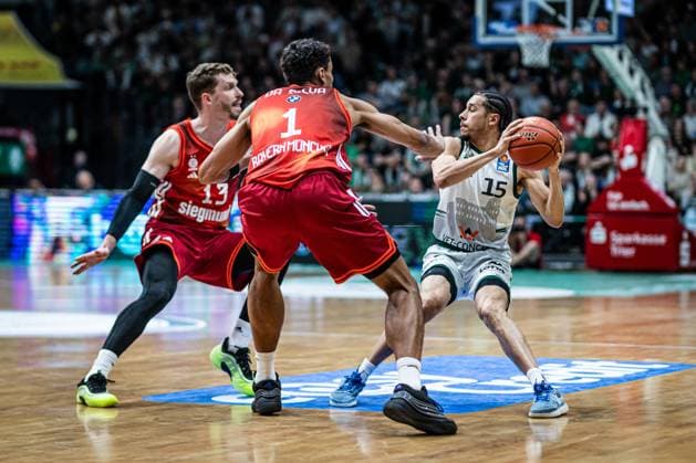 Jordan Roland Gladiators Trier in a duel with Andreas Obst FC Bayern Muenchen Basketball and Osacar das silva FC Bayern Muenchen Basketball , Vet Concept Gladiators Trier vs FC Bayern Muenchen Basketball , Basketball, easyCredit BBL, Matchday 30, Season 2025 2026, 20 04 2026 Vet Concept Gladiators Trier vs FC Bayern Muenchen Basketball , Basketball, easyCredit BBL, Matchday 30, Season 2025 2026, 20 04 2026 Copyright: xEibner-Pressefoto AlexanderxNeisx EP_ANS