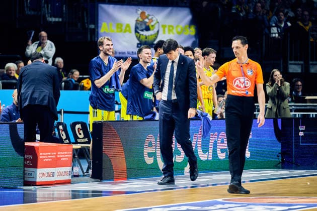 Alba Berlin, cheers, GER, ALBA Berlin vs Telekom Baskets Bonn, Basketball Men, easy Credit BBL, Season 2025 2026, Matchday 30, 20 04 2026 GER, ALBA Berlin vs Telekom Baskets Bonn, Basketball Men, easy Credit BBL, Season 2025 2026, Matchday 30, 20 04 2026 Berlin Copyright: xClaudiusxRauch,xEibner-Pressefotox xClaudiusxRauchx EP_CRH