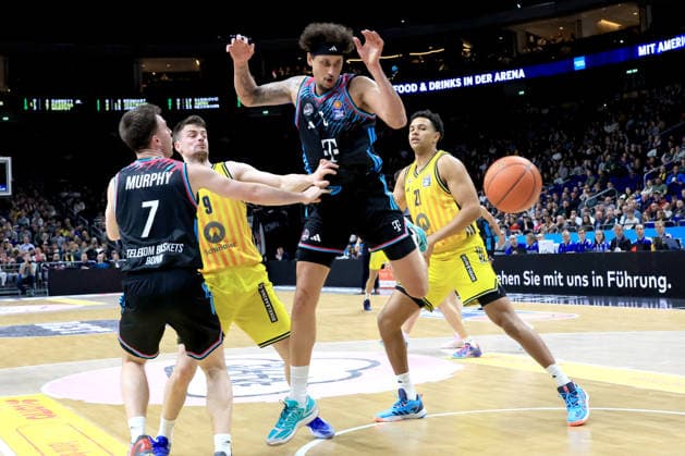 DEU, easyCredit BBL, ALBA vs Telekom Baskets Bonn, 20 04 2026, Uber Arena, Berlin, DEU, easyCredit BBL, ALBA vs Telekom Baskets Bonn, in the picture JONAS MATTISSECK ALBA Berlin 9 , Michael Rataj ALBA Berlin 21 , Grayson Murphy Telekom Baskets Bonn 7 , Michael Kessens Telekom Baskets Bonn 6 nordphotoxGmbHx xEngler nph00076