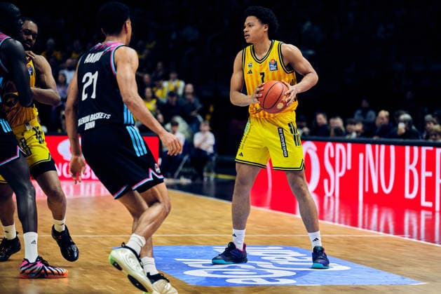 Joel Aminu Telekom Baskets Bonn, 21 , Jack Kayil Alba Berlin, 07 , GER, ALBA Berlin vs Telekom Baskets Bonn, Basketball Men, easy Credit BBL, Season 2025 2026, Matchday 30, 20 04 2026 GER, ALBA Berlin vs Telekom Baskets Bonn, Basketball Men, easy Credit BBL, Season 2025 2026, Matchday 30, 20 04 2026 Berlin Copyright: xClaudiusxRauch,xEibner-Pressefotox xClaudiusxRauchx EP_CRH