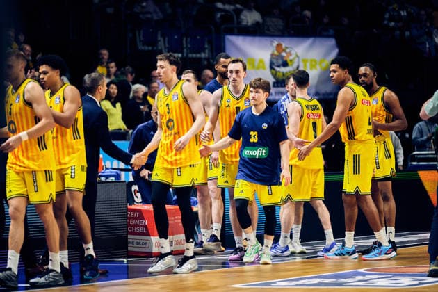 Alba Berlin, cheers about victory, GER, ALBA Berlin vs Telekom Baskets Bonn, Basketball Men, easy Credit BBL, Season 2025 2026, Matchday 30, 20 04 2026 GER, ALBA Berlin vs Telekom Baskets Bonn, Basketball Men, easy Credit BBL, Season 2025 2026, Matchday 30, 20 04 2026 Berlin Copyright: xClaudiusxRauch,xEibner-Pressefotox xClaudiusxRauchx EP_CRH