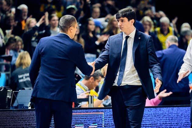Marko Stankovic Telekom Baskets Bonn, Head Coach , Pedro Calles Alba Berlin, Head Coach , congratulations on the win, GER, ALBA Berlin vs Telekom Baskets Bonn, Basketball Men, easy Credit BBL, Season 2025 2026, Matchday 30, 20 04 2026 GER, ALBA Berlin vs Telekom Baskets Bonn, Basketball Men, easy Credit BBL, Season 2025 2026, Matchday 30, 20 04 2026 Berlin Copyright: xClaudiusxRauch,xEibner-Pressefotox xClaudiusxRauchx EP_CRH
