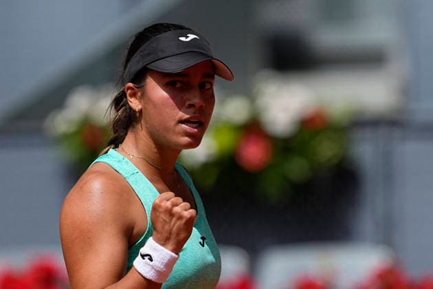 April 21, 2026, Madrid, Madrid, Spain: Jessica Bouzas of Spain plays against Beatriz Haddad Maia of Brazil during the Mutua Madrid Open 2026, ATP, Tennis Herren Masters 1000 and WTA, Tennis Damen 1000, at La Caja Magica on April 21, 2026 in Madrid, Spain. Madrid Spain - ZUMAa181 20260421_zaa_a181_114 Copyright: xOscarxJ.xBarrosox