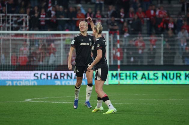 1 Soccer Bundesliga Women Union Berlin Bayern Munich, 22 04 2026 Final cheer, victory, champion cheer, championship, Bayern cheers, with Giulia Gwinn Bayern Muenchen, 7 and Pernille Harder Bayern Muenchen, 21 , during the match in the 1 Soccer Bundesliga Women Union Berlin Bayern Munich in Berlin, Stadion An der Alten Försterei , on 22 04 2026 DFB regulations prohibit any use of photographs as image sequences and or quasi video Copyright: xBEAUTIFULxSPORTS Frankex