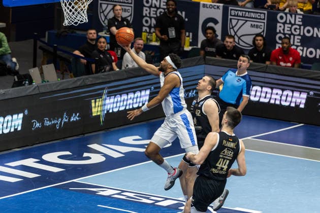 GER, ENBL VIMODROM Final 4, Semifinal 2, SYNTAINICS MBC Manchester Basketball 22 04 2026, Stadthalle, Weißenfels, GER, ENBL VIMODROM Final 4, Semifinal 2, SYNTAINICS MBC Manchester Basketball Zak Irvin Manchester Basketball, 7 , Nemanja Djurisic Syntainics MBC, 42 Â Photo Alexander Trienitz Weißenfels Stadthalle Sachsen Anhalt Germany