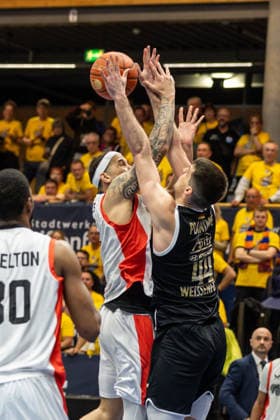 GER, ENBL VIMODROM Final 4, Semi-Final 2, SYNTAINICS MBC Manchester Basketball 22 04 2026, Stadthalle, Weißenfels, GER, ENBL VIMODROM Final 4, Semi-Final 2, SYNTAINICS MBC Manchester Basketball Max Jones Manchester Basketball, 2 , Jure Planinic Syntainics MBC, 44 Â Photo Alexander Trienitz Weißenfels Stadthalle Sachsen Anhalt Germany