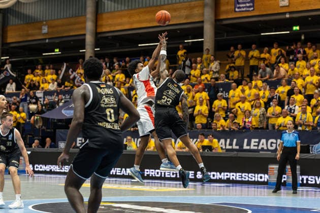 GER, ENBL VIMODROM Final 4, Semi-Final 2, SYNTAINICS MBC Manchester Basketball 22 04 2026, Stadthalle, Weißenfels, GER, ENBL VIMODROM Final 4, Semi-Final 2, SYNTAINICS MBC Manchester Basketball Jordon Johnson Manchester Basketball, 11 , Charles Callison Syntainics MBC, 23 Â Photo Alexander Trienitz Weißenfels Stadthalle Sachsen Anhalt Germany