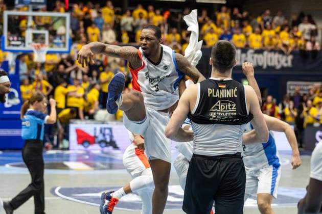 GER, ENBL VIMODROM Final 4, Semi-Final 2, SYNTAINICS MBC Manchester Basketball 22 04 2026, Stadthalle, Weißenfels, GER, ENBL VIMODROM Final 4, Semi-Final 2, SYNTAINICS MBC Manchester Basketball Gabe Osabuohien Manchester Basketball, 3 is happy about the victory  Photo Alexander Trienitz Weißenfels Stadthalle Sachsen Anhalt Germany
