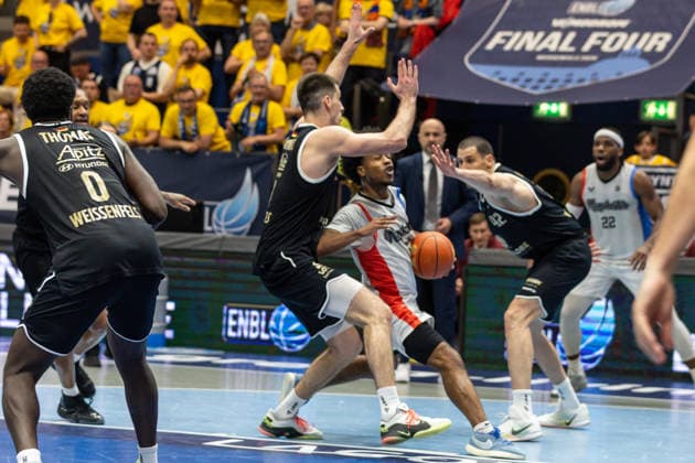 GER, ENBL VIMODROM Final 4, Semifinal 2, SYNTAINICS MBC Manchester Basketball 22 04 2026, Stadthalle, Weißenfels, GER, ENBL VIMODROM Final 4, Semifinal 2, SYNTAINICS MBC Manchester Basketball Jordon Johnson Manchester Basketball, 11 , Jure Planinic Syntainics MBC, 44 Â Photo Alexander Trienitz Weißenfels Stadthalle Sachsen Anhalt Germany