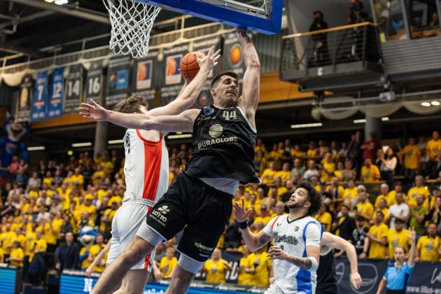 GER, ENBL VIMODROM Final 4, Semi-Final 2, SYNTAINICS MBC Manchester Basketball 22 04 2026, Stadthalle, Weißenfels, GER, ENBL VIMODROM Final 4, Semi-Final 2, SYNTAINICS MBC Manchester Basketball Jure Planinic Syntainics MBC, 44 , Matthew Nicholson Manchester Basketball, 34 Â Photo Alexander Trienitz Weißenfels Stadthalle Sachsen Anhalt Germany
