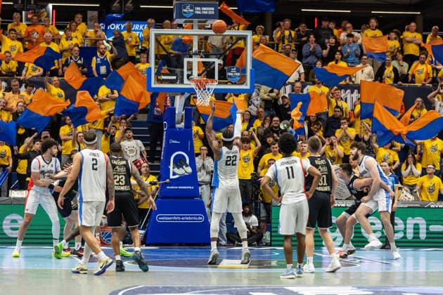 GER, ENBL VIMODROM Final 4, Semifinal 2, SYNTAINICS MBC Manchester Basketball 22 04 2026, Stadthalle, Weißenfels, GER, ENBL VIMODROM Final 4, Semifinal 2, SYNTAINICS MBC Manchester Basketball Tim Adetukasi Manchester Basketball, 22 at a free throw  Photo Alexander Trienitz Weißenfels Stadthalle Sachsen Anhalt Germany