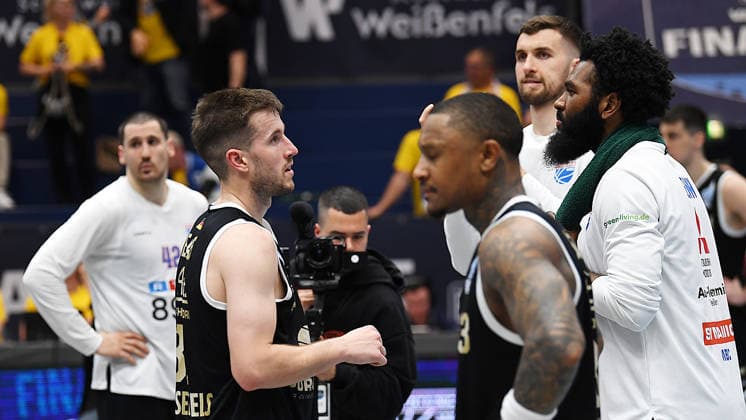 Basketball, ENBL VIMODROM Final Four 2026, Semifinal, SYNTAINICS MBC Mitteldeutscher Basketball Club Weissenfels vs Manchester Basketball 22 04 2026 86 89 49 42 Frustration and anger among MBC players after the defeat in the game MBC Weißenfels vs Manchester Basketball 22 04 2026 On display are Nemanja Durisic Forward Syntainics MBC, Back number 42 , Spencer Reaves Guard Syntainics MBC, back number 31 , Charles Callison Guard Syntainics MBC, back number 23 , R J Gunn Forward Syntainics MBC, back number 21 v l n r Weißenfels Sachsen Anhalt Germany Stadthalle Weißenfels