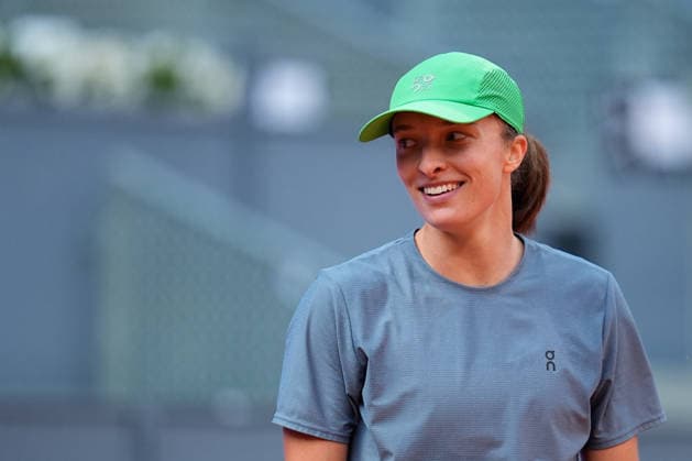 April 23, 2026, Madrid, Madrid, Spain: Iga Swiatek of Poland practices during the Mutua Madrid Open 2026, ATP, Tennis Herren Masters 1000 and WTA, Tennis Damen 1000, at La Caja Magica on April 23, 2026 in Madrid, Spain. Madrid Spain - ZUMAa181 20260423_zaa_a181_076 Copyright: xDennisxAgyemanx