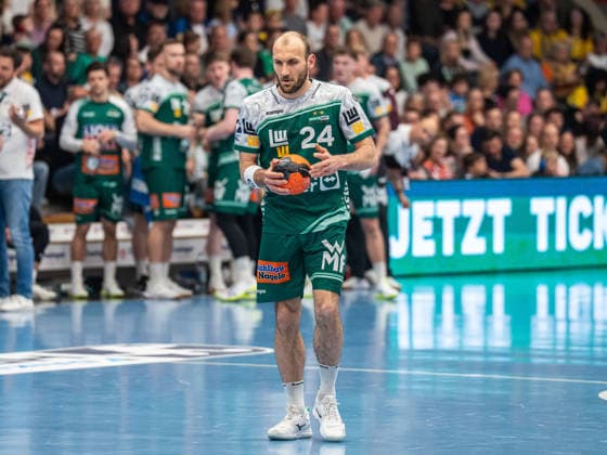 Marcel Schiller Frisch Auf Goeppingen, 24 steps up to the seven-meter, Frisch Auf Goeppingen vs Rhein Neckar Loewen, Handball, 1 Bundesliga, Men, Season 2025 2026, 23 04 2026, Frisch Auf Goeppingen vs Rhein Neckar Loewen, Handball, 1 Bundesliga, Men, Season 2025 2026, 23 04 2026 Goeppingen Copyright: xEibner-Pressefoto MichaelxSchmidx EP_MST