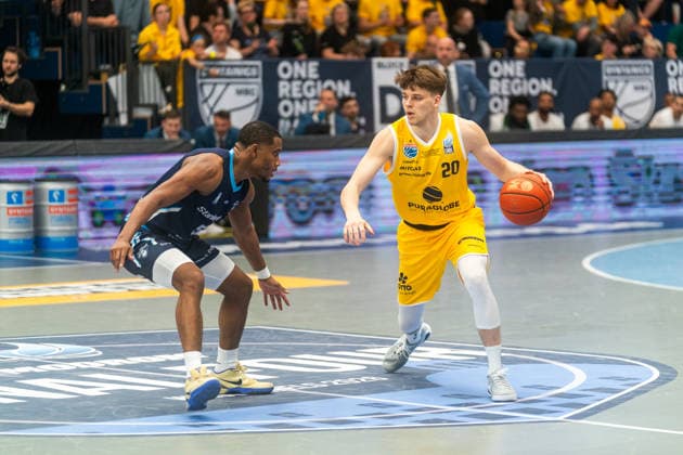 Perttu Blomgren Syntainics MBC, 20 in duel against Michael Anthony Caffey CSO Voluntari, 05 GER, Syntainics MBC vs CSO Voluntari, Basketball, European North Basketball League, Match for 3rd place, Season 2025 2026, 23 04 2026 GER, Syntainics MBC vs CSO Voluntari, Basketball, European North Basketball League, Match for 3rd place, Season 2025 2026, 23 04 2026 Weissenfels Copyright: xEibner-Pressefoto PiaxSchindlerx EP_PSR