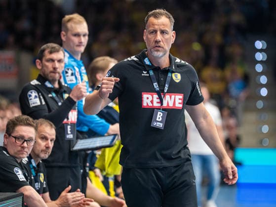 Maik Machulla, Head Coach Rhein Neckar Loewen clenches his cheering fist, Frisch Auf Goeppingen vs Rhein Neckar Loewen, Handball, 1 Bundesliga, Men, Season 2025 2026, 23 04 2026, Frisch Auf Goeppingen vs Rhein Neckar Loewen, Handball, 1 Bundesliga, Men, Season 2025 2026, 23 04 2026 Goeppingen Copyright: xEibner-Pressefoto MichaelxSchmidx EP_MST