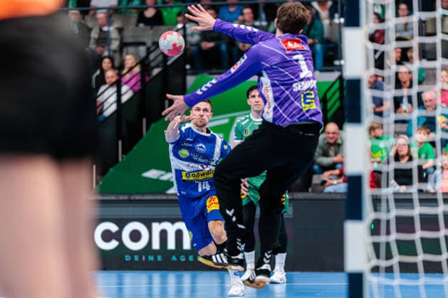 f l Peter Walz ThSV Eisenach, 14 , Malte Semisch GWD Minden, 01 GER, GWD Minden vs ThSV Eisenach, Handball, 1 Bundesliga, Matchday 29, Season 2025 2026, 24 04 2026 GER, GWD Minden vs ThSV Eisenach, Handball, 1 Bundesliga, Matchday 29, Season 2025 2026, 24 04 2026 Minden Copyright: xEibner-Pressefoto JanxRollingerx EP_JSK