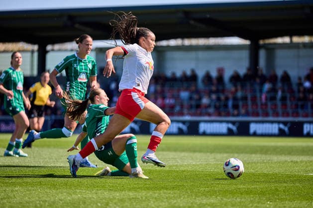 25 04 2026, GER, Womens Soccer, BL, 2025 2026, RB Leipzig SV Werder Bremen Lisa Baum 11, RB Leipzig , free position, action, with ball, duel Leipzig training center of the Red Bull Saxony Germany