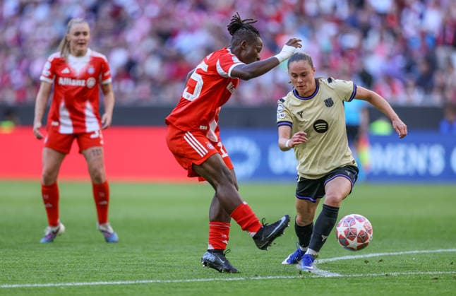 GER, Munich, Bayern Munich vs FC Barcelona, WomenÂs Champions League, Football, UEFA, Season 2025 2026, Allianz Arena, Semi-final, First leg in picture f l Bernadette Amani Bayern Munich 15 , Ewa Pajor FC Barcelona 17 DFB DFL REGULATIONS PROHIBIT ANY USE OF PHOTOGRAPHS AS IMAGE SEQUENCES AND OR QUASI VIDEO, 25 04 2026 Copyright: HMBxMedia HendrikxHamelau