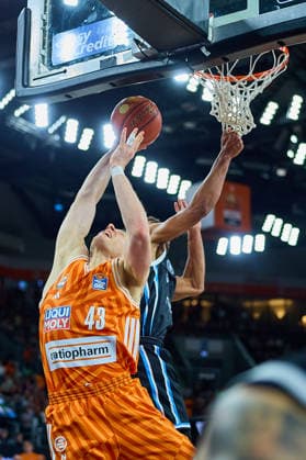 Christian Sengfelder ratiopharm ulm, 43 under the basket GER, ratiopharm ulm vs Veolia Towers Hamburg, Basketball, Matchday 31, EasyCredit BBL, Season 2025 2026, 25 04 2026 GER, ratiopharm ulm vs Veolia Towers Hamburg, Basketball, Matchday 31, EasyCredit BBL, Season 2025 2026, 25 04 2026 New Ulm Copyright: xEibner-Pressefoto GeraldxOelze-dexStoppanyx EP_ODS