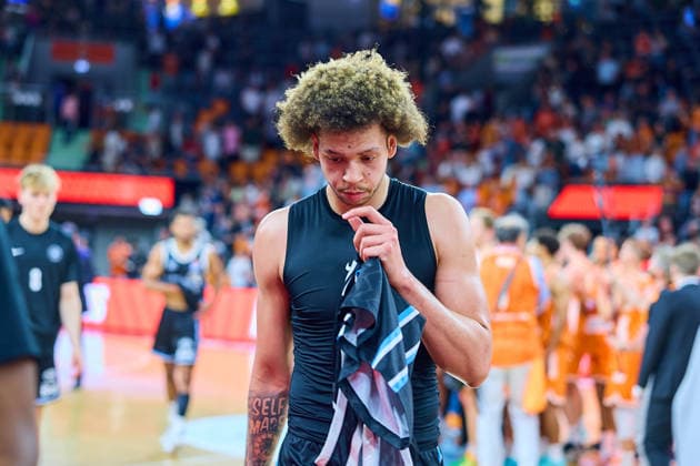 Zacharie Perrin Veolia Towers Hamburg, 52 disappointed, Disappointment after defeat GER, ratiopharm ulm vs Veolia Towers Hamburg, Basketball, Matchday 31, EasyCredit BBL, Season 2025 2026, 25 04 2026 GER, ratiopharm ulm vs Veolia Towers Hamburg, Basketball, Matchday 31, EasyCredit BBL, Season 2025 2026, 25 04 2026 New Ulm Copyright: xEibner-Pressefoto GeraldxOelze-dexStoppanyx EP_ODS