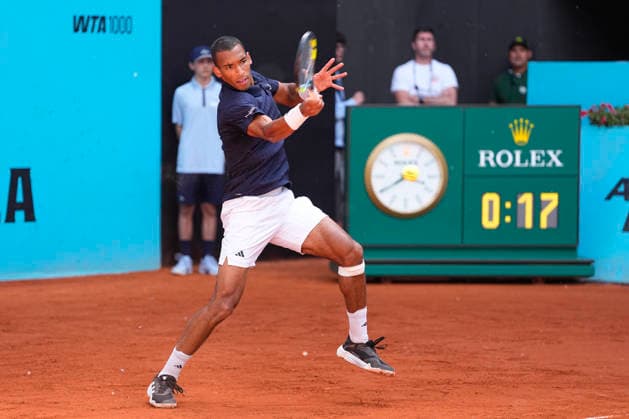 April 25, 2026, Madrid, Madrid, Spain: Felix Auger-Aliassime of Canada plays against Vilius Gaubas of Lithuania during the Mutua Madrid Open 2026, ATP, Tennis Herren Masters 1000 and WTA, Tennis Damen 1000, at La Caja Magica on April 25, 2026 in Madrid, Spain. Madrid Spain - ZUMAa181 20260425_zaa_a181_161 Copyright: xOscarxJ.xBarrosox