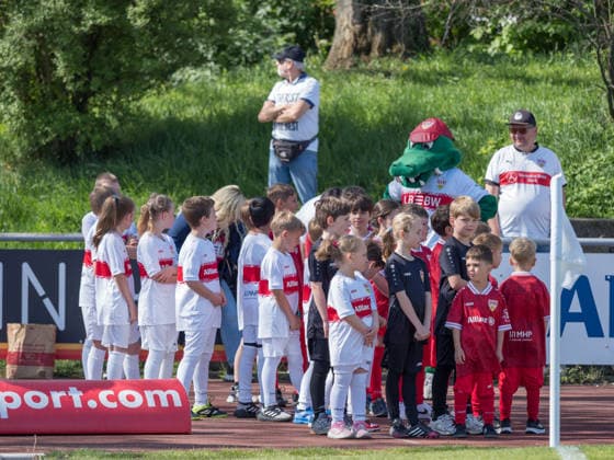 Run-in children together with Fritzle GER, VfB Stuttgart vs SV Meppen, Football, 2 Womens Bundesliga, Matchday 23, Season 2025 2026, 26 04 2026 GER, VfB Stuttgart vs SV Meppen, Football, 2 Womens Bundesliga, Matchday 23, Season 2025 2026, 26 04 2026 Stuttgart Copyright: xEibner-Pressefoto CarstenxSchwerx EP_CSG
