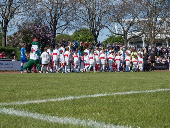 Run-in children on the way to the pitch GER, VfB Stuttgart vs SV Meppen, Football, 2 Womens Bundesliga, Matchday 23, Season 2025 2026, 26 04 2026 GER, VfB Stuttgart vs SV Meppen, Football, 2 Womens Bundesliga, Matchday 23, Season 2025 2026, 26 04 2026 Stuttgart Copyright: xEibner-Pressefoto CarstenxSchwerx EP_CSG