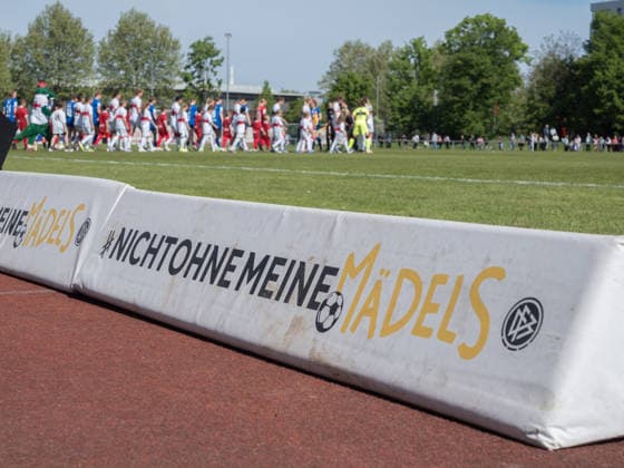 Not without my Meadels Bande with players VfB Stuttgart and SV Meppen and children entering GER, VfB Stuttgart vs SV Meppen, Football, 2 Womens Bundesliga, Matchday 23, Season 2025 2026, 26 04 2026 GER, VfB Stuttgart vs SV Meppen, Football, 2 Womens Bundesliga, Matchday 23, Season 2025 2026, 26 04 2026 Stuttgart Copyright: xEibner-Pressefoto CarstenxSchwerx EP_CSG