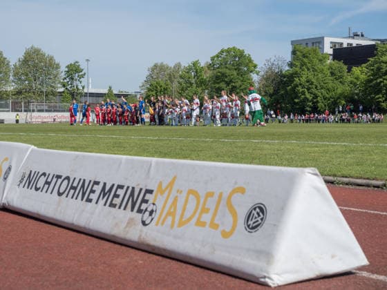 Not without my Meadels Bande with players VfB Stuttgart and SV Meppen and children entering GER, VfB Stuttgart vs SV Meppen, Football, 2 Womens Bundesliga, Matchday 23, Season 2025 2026, 26 04 2026 GER, VfB Stuttgart vs SV Meppen, Football, 2 Womens Bundesliga, Matchday 23, Season 2025 2026, 26 04 2026 Stuttgart Copyright: xEibner-Pressefoto CarstenxSchwerx EP_CSG