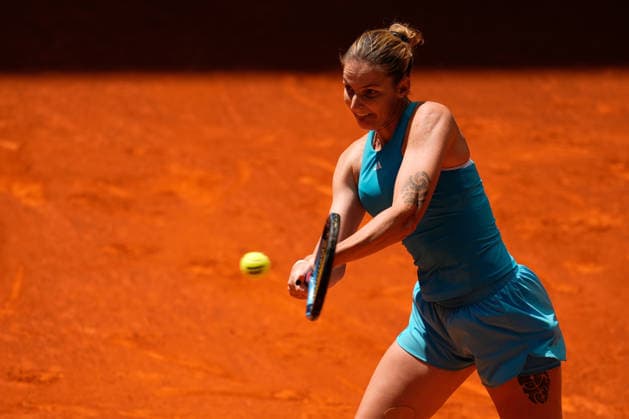 April 26, 2026, Madrid, Madrid, Spain: Karolina Pliskova of Czech Republic in action against Elise Mertens of Belgium during the Mutua Madrid Open 2026, ATP, Tennis Herren Masters 1000 and WTA, Tennis Damen 1000, at La Caja Magica on April 26, 2026 in Madrid, Spain. Madrid Spain - ZUMAa181 20260426_zaa_a181_221 Copyright: xDennisxAgyemanx