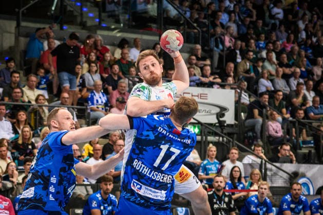 Albin Lagergren SC Magdeburg 21 vs Samuel Roethlisberger TVB Stuttgart, 17 and Lenny Rubin TVB Stuttgart, 44 , li GER, TVB Stuttgart SC Magdeburg, DAIKIN HBL, Handball, Bundesliga, 29 Matchday, Season 2025 2026, 26 04 2026 GER, TVB Stuttgart SC Magdeburg, DAIKIN HBL, Handball, Bundesliga, 29 Matchday, Season 2025 2026, 26 04 2026 Stuttgart Copyright: xSandyxDinkelackerx EP_SDR